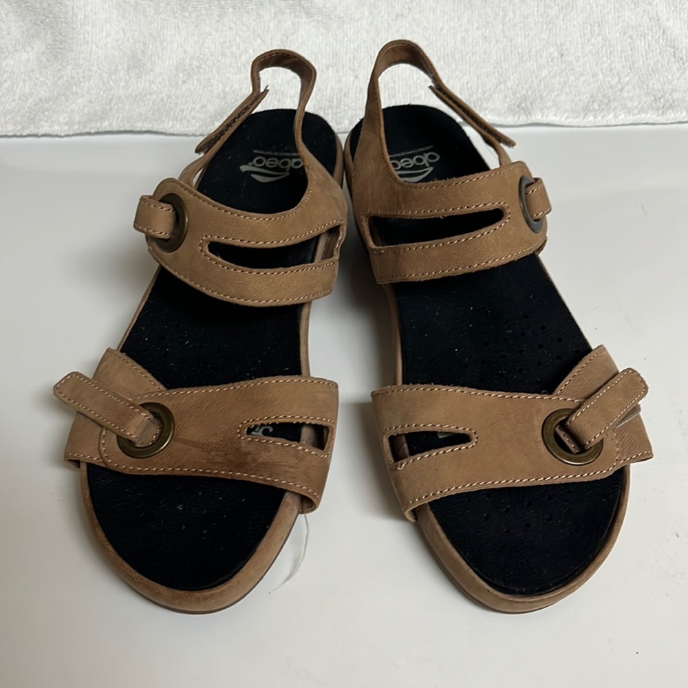 Abeo Greta womens Sandler. Tan.  Front and rear entry.  Like new